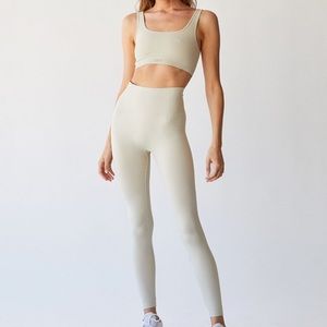 SET Active Sculptflex Legging Size M in Oat Milk